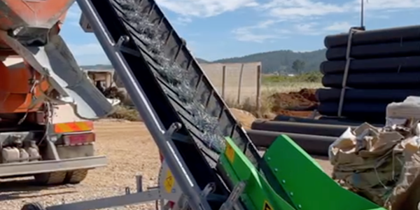 Conveyor belt for metallic fibers manufactured by JRP